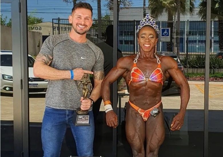 Após vencer o câncer, atleta de fisiculturismo de Sarandi dá a volta por cima e fica entre as melhores do país.